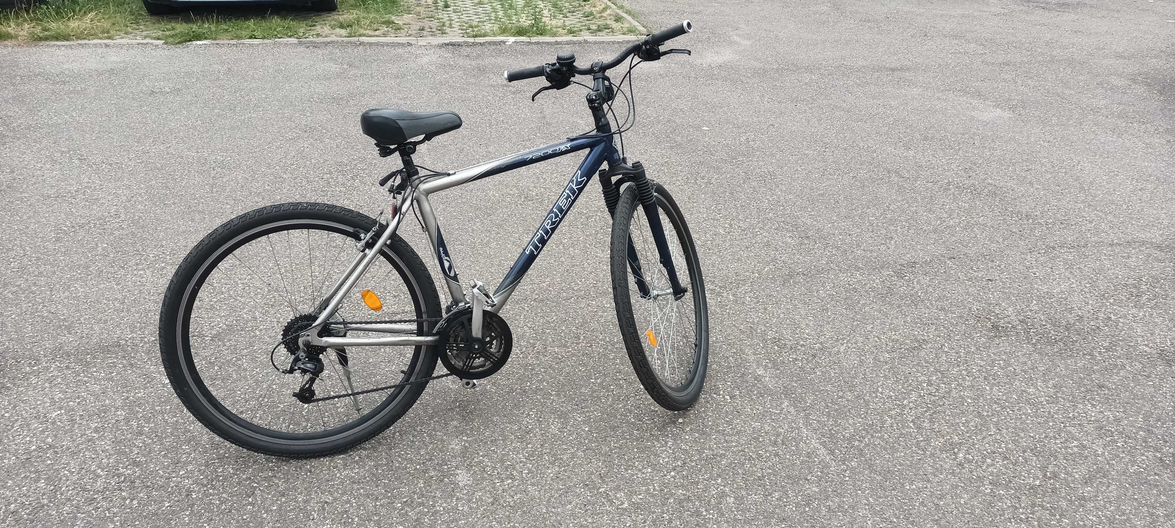 Vând bicicletă TREK