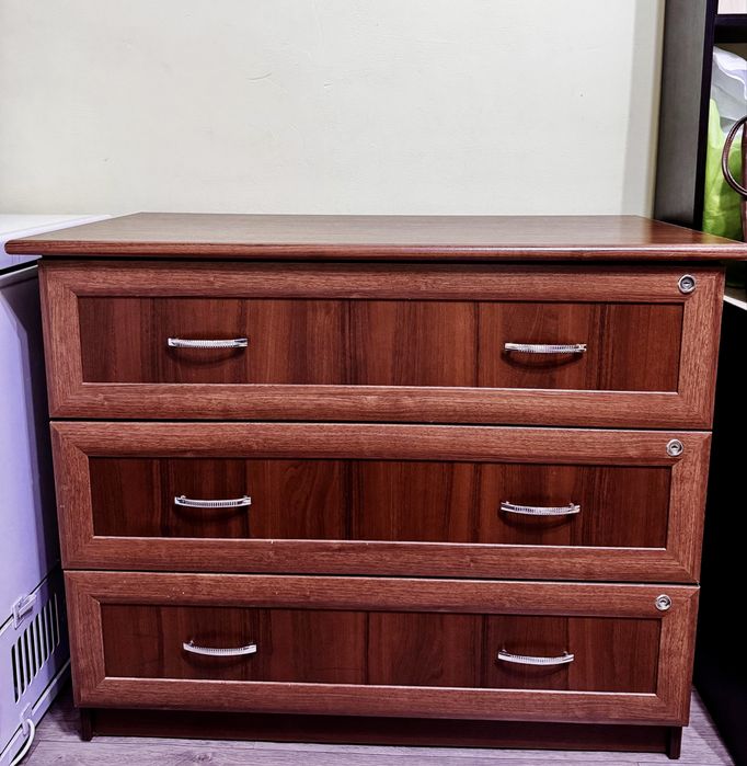 Срочно продам комод с глубокими ящиками