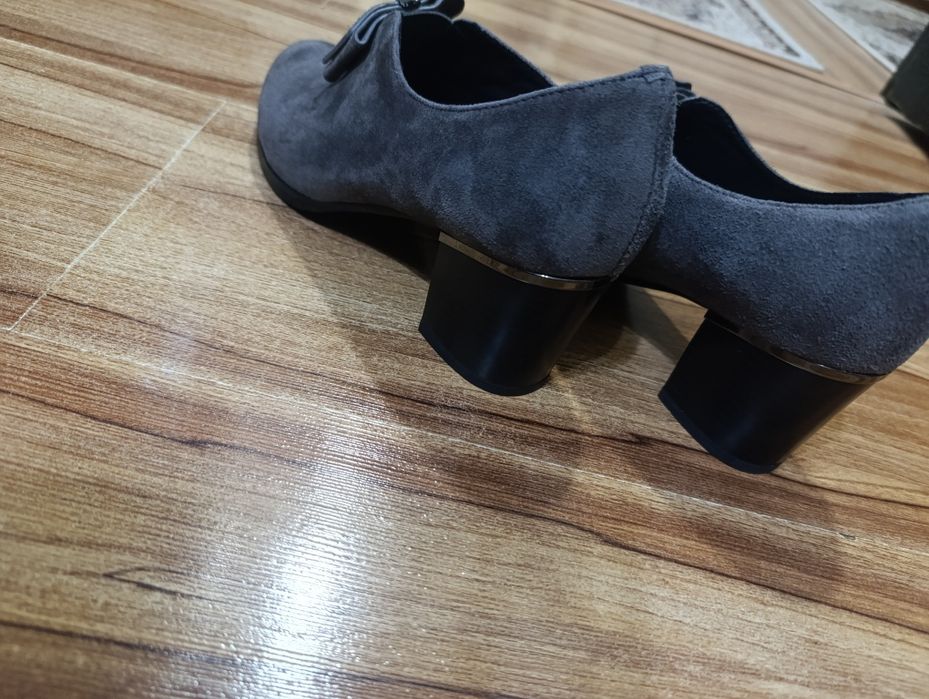 Yangi tufli sotiladi