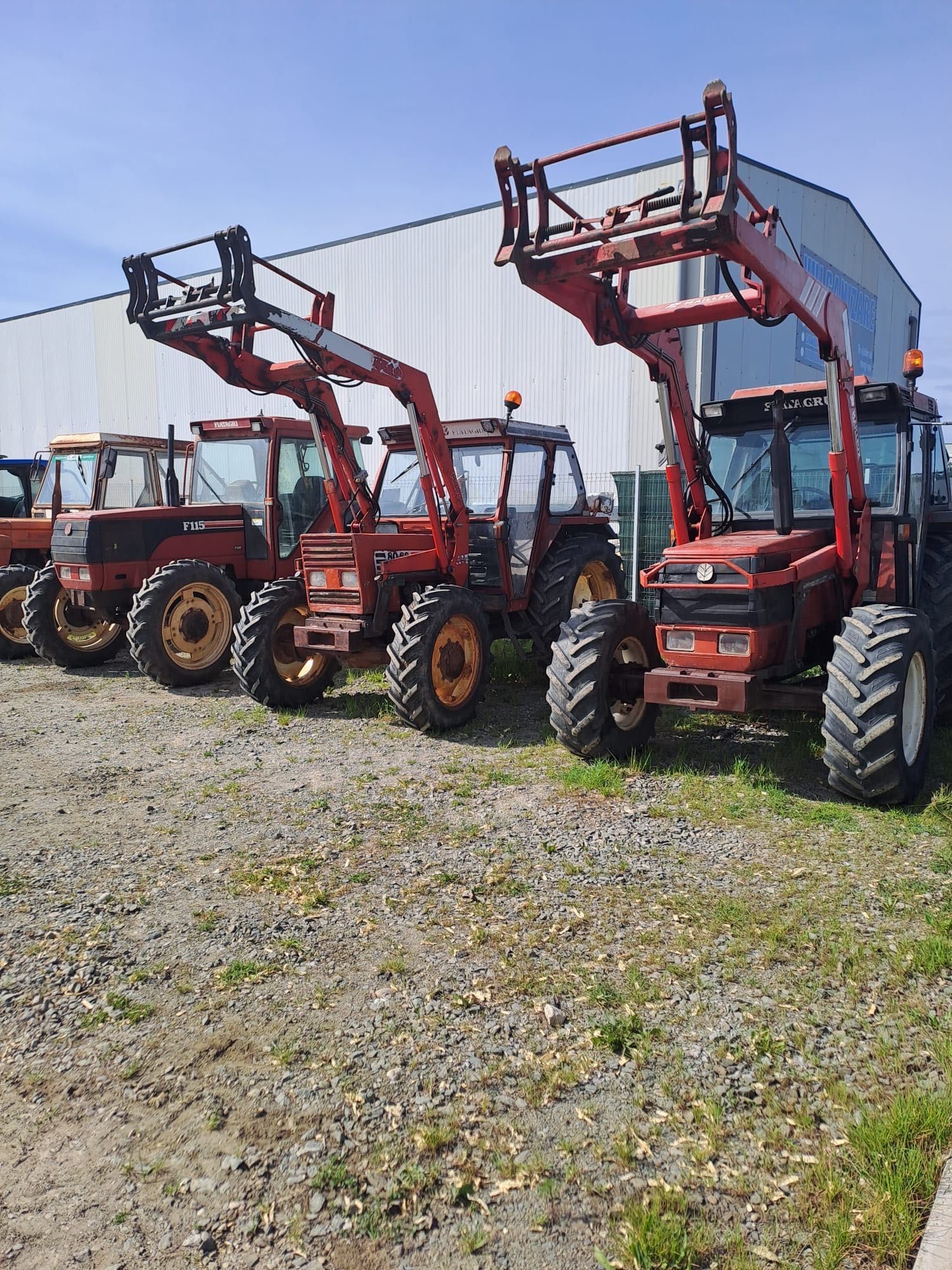 Tractor fiat 80 88 4x4 cu încărcător frontal