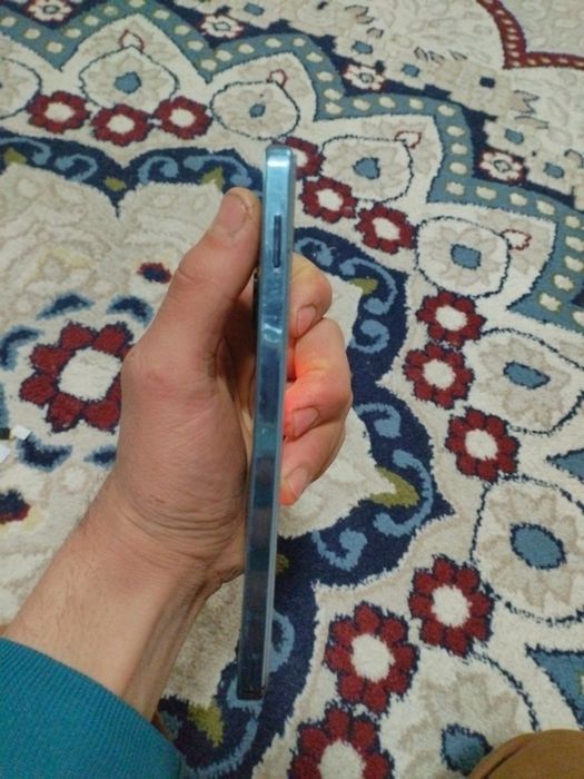 Tecno comon 19pro srochna sotiladi 
Xotirasi 8/128
Holati oʻrta (orqa