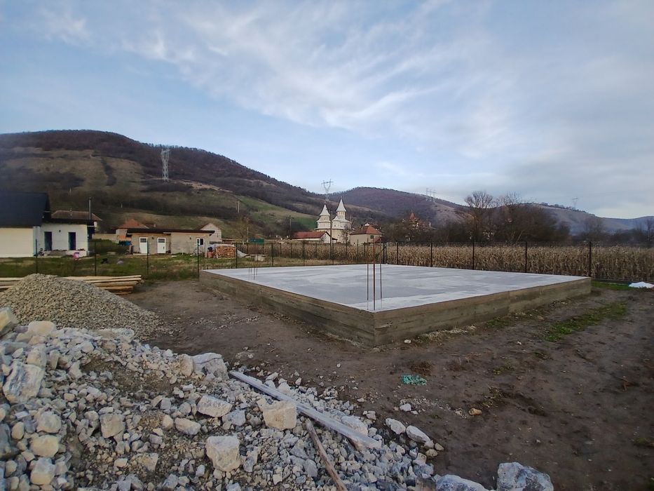 Teren intravilan cu fundație de casa