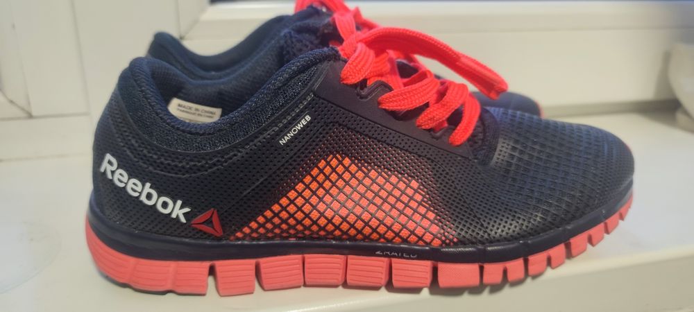 Vând tenesi reebok dama mărime 36