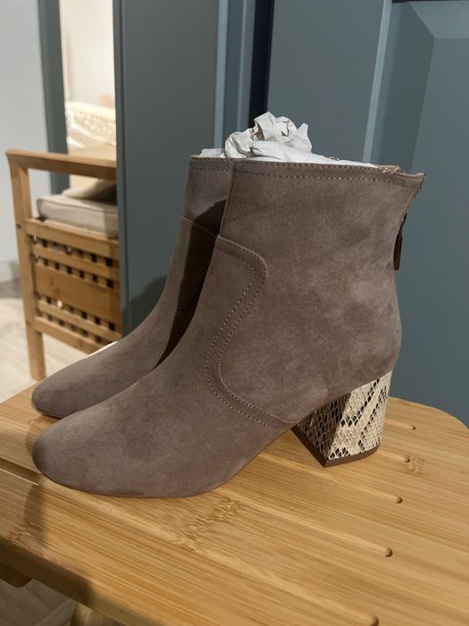 Botine noi cu toc pătrat imprimeu