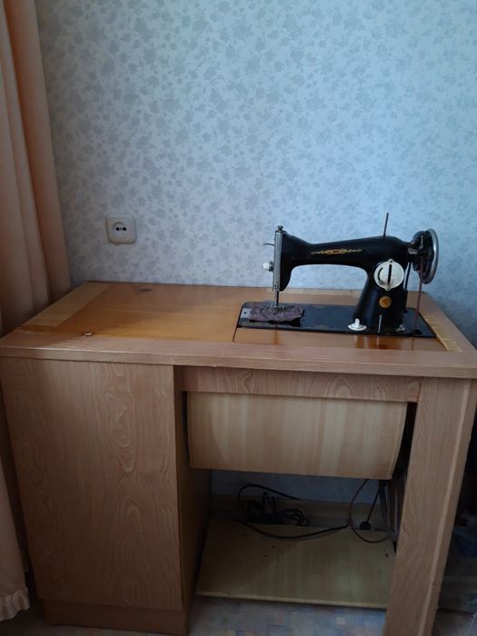 Швейная машинка ножная