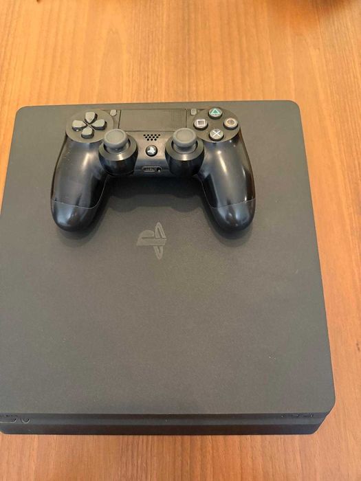 PS4 slim stare impecabila + manete + jocuri 500lei