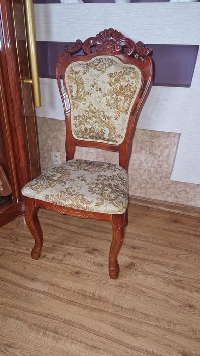 Продам стулья 12 шт, деревянные