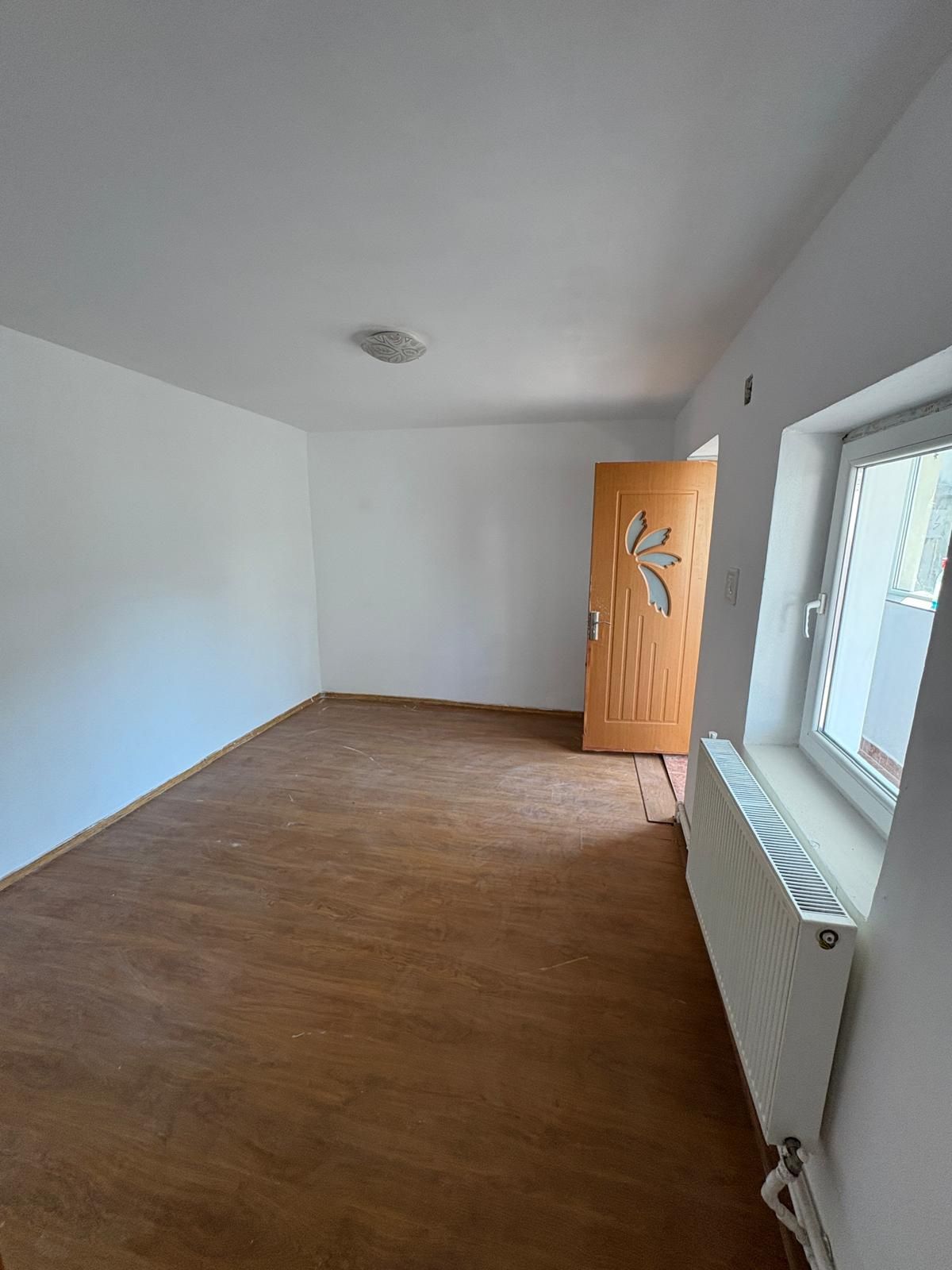 Închiriez casa la curte în Doamna Ghica