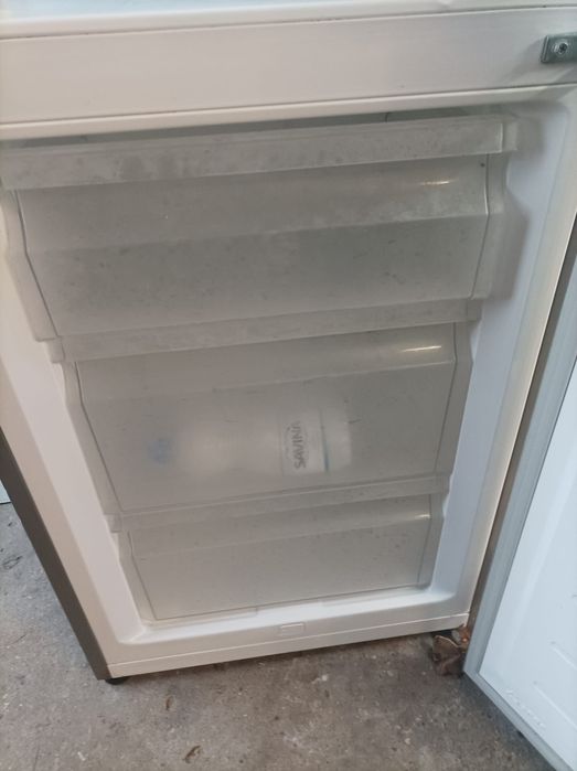 Хладилник с фризер