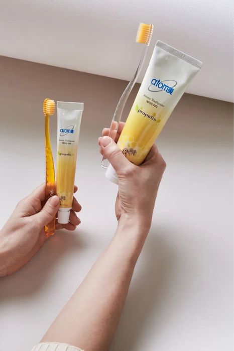 Зубная щетка Атоми