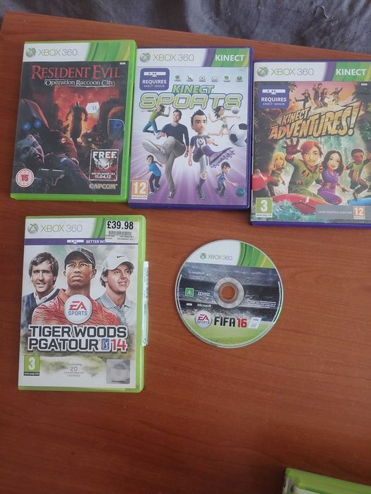Xbox 360 nefuncțional + 32 jocuri