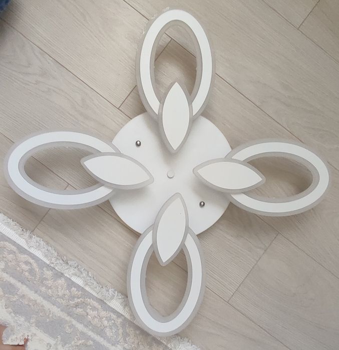 Продам новую люстру (светодиодная)