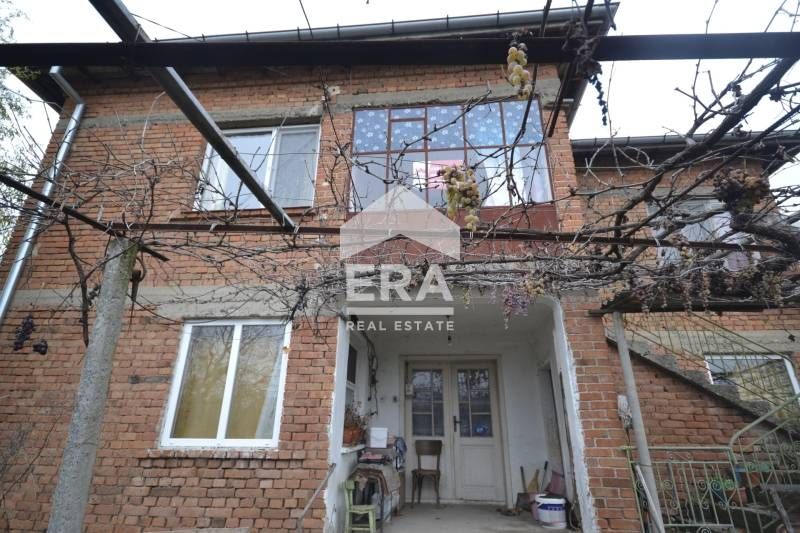 САМО В ЕРА ИМОТИ ХАСКОВО! Двуетажна къща в центъра на с.Тракиец