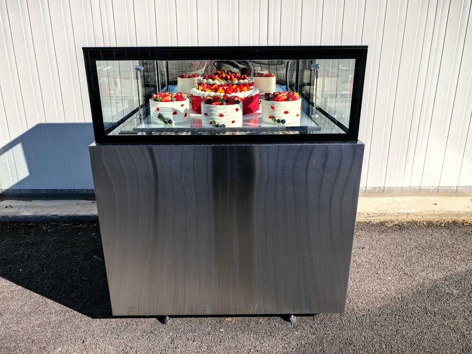 Хладилна витрина 270 литра, CM-900B