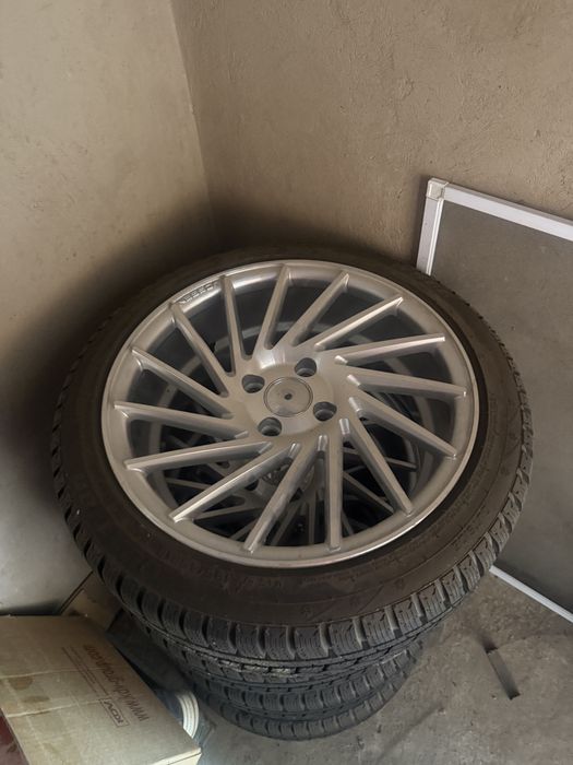 комплект диски на зимних резинах новые воссен новые   .