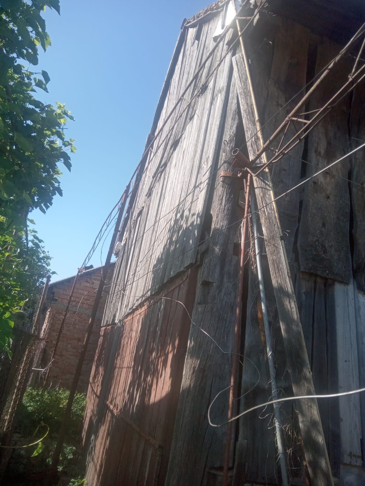 Șură veche de vânzare, lemn de stejar, fag, brad, lângă Făgăraș