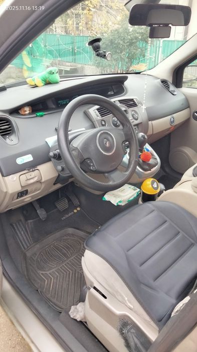 Vînd Renault Grand Scenic...Motor Dizel 1,5...2008.…1000euro neg.