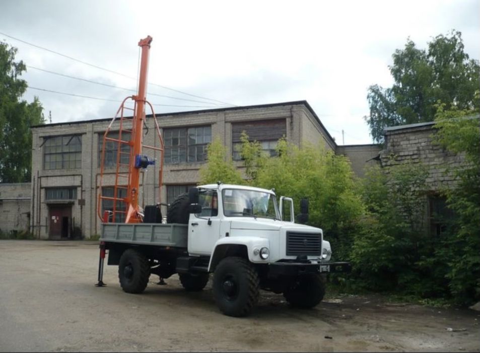 Ямобур в аренду (бурильно-крановая машина)