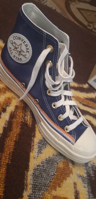 Vand tenesi converse noi