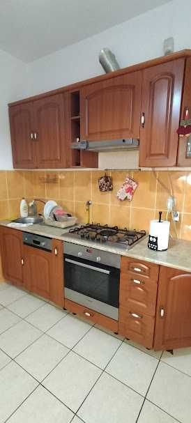 Vand apartament extra spatios, cu garaj