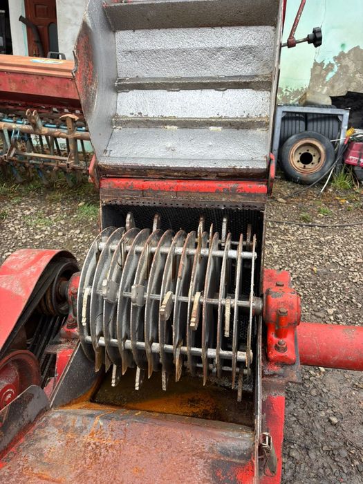 Moara cu ciocanele dupa tractor