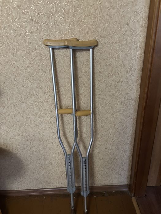 Костыли  в хорошем качестве 4000