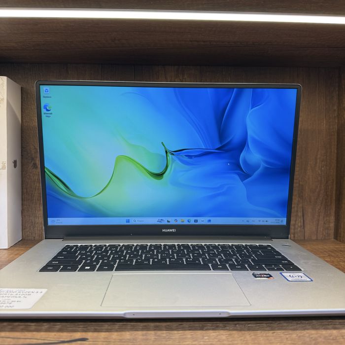 Huawei AMD ryzen 5-5 SSD 512/8GB