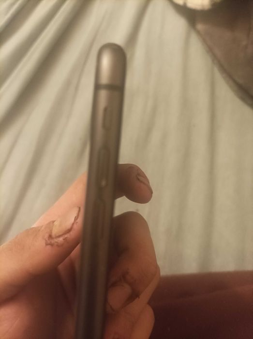 Продавам айфон 11 64гб