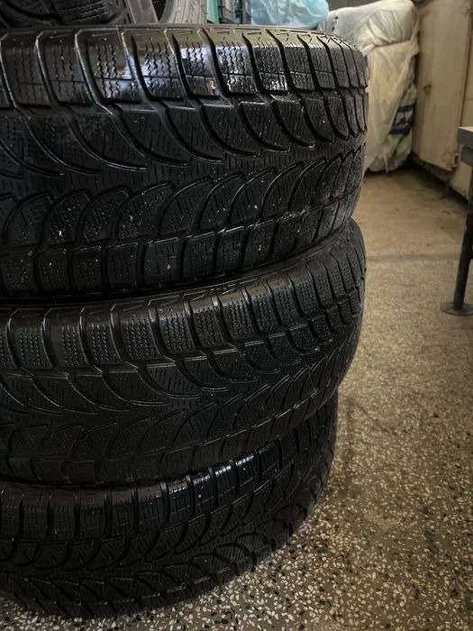 Гуми BRIDGESTONE  R 17 235/65 4 броя