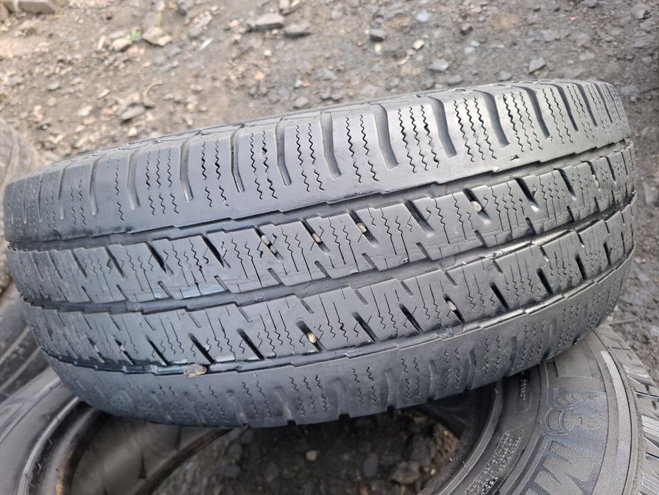 Vand 1 sau 2 anvelope 215 70 15 C de iarna bune nus perechi