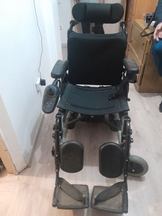 Продам эл инвалидную коляску
