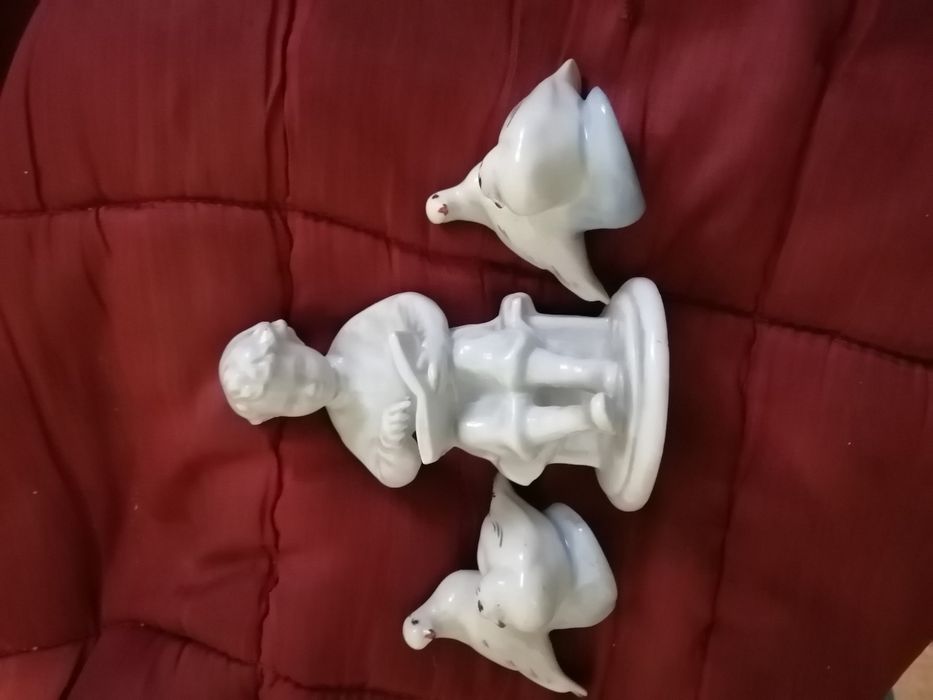 Статуэтки, значки.