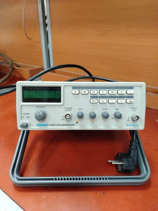 Генератор Matrix MFG-8216A