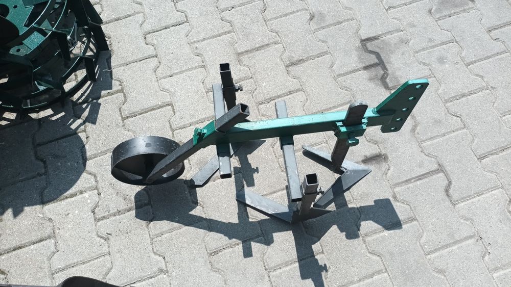 Prasitoare rarita bilonat sapat scos cartofi ceapa usturoi lalele