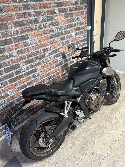Honda cb650r ca noua 2450km
