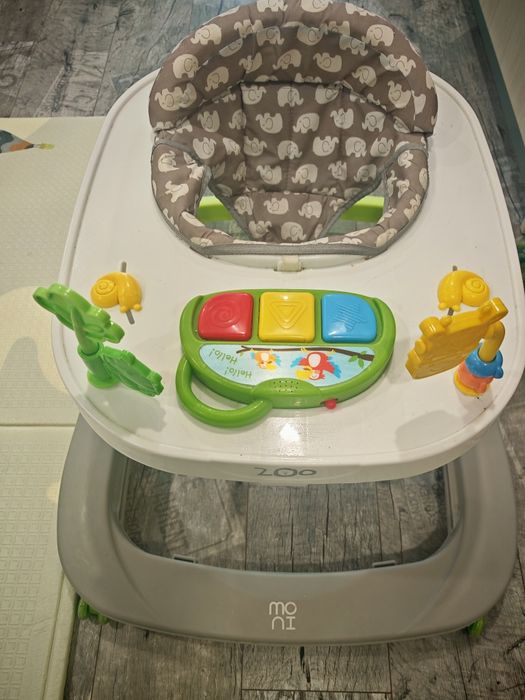 Продавам проходилка Moni Zoo