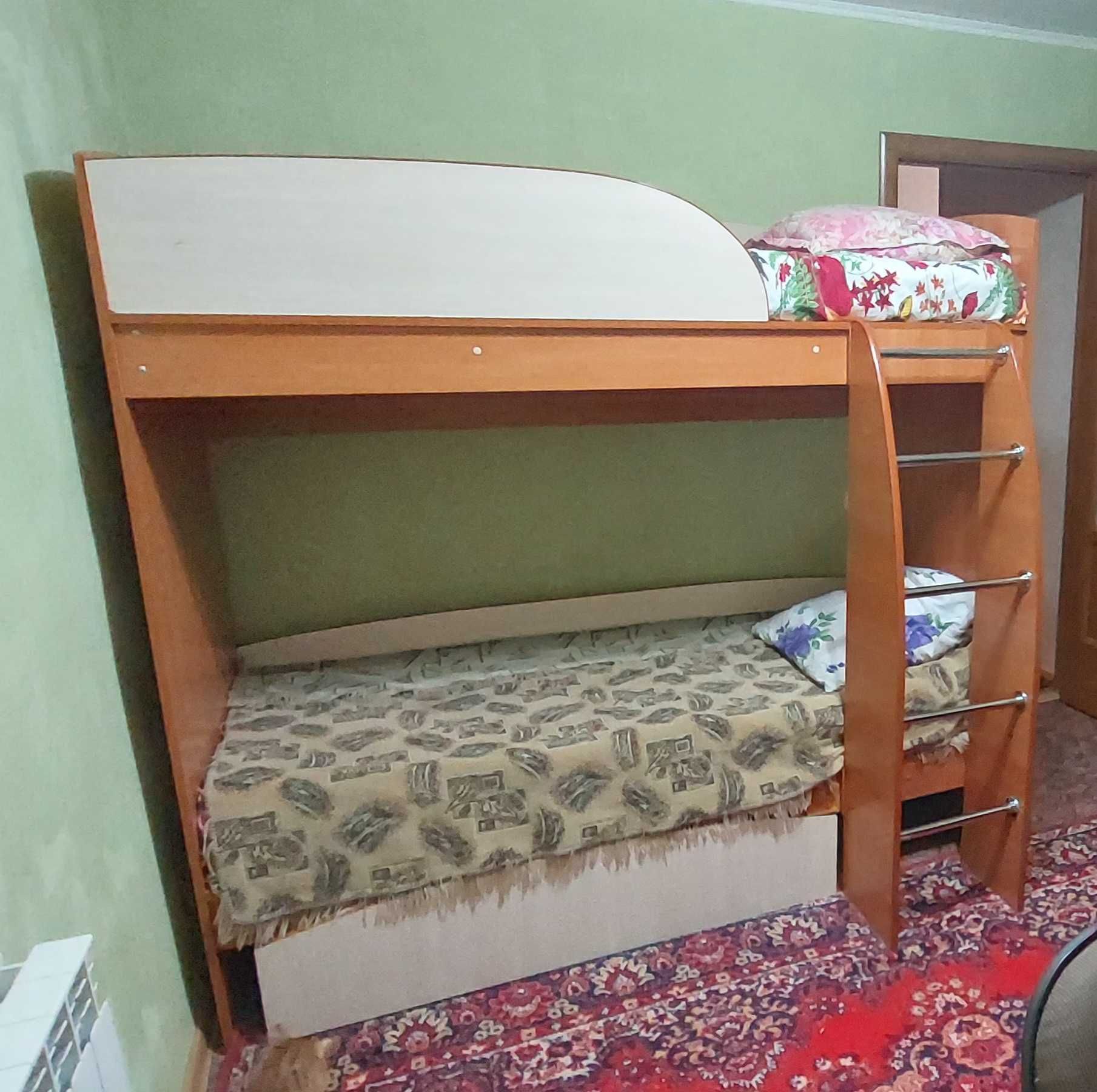 Продам двухярусную кровать,в отличном состоянии,50тыс.самовывоз