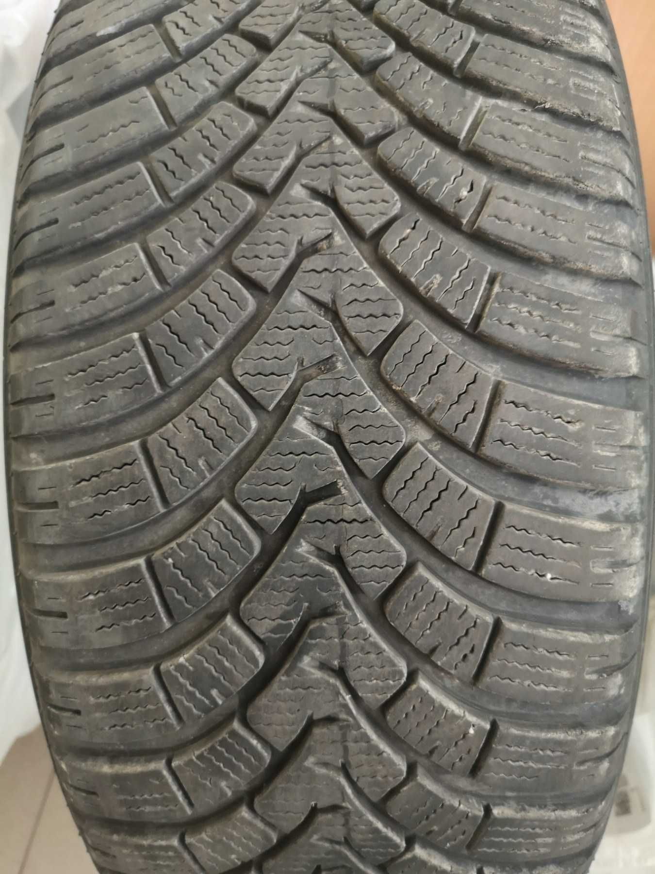 Продавам 3 бр. FALKON 225/55/18 зимни гуми 18 цола