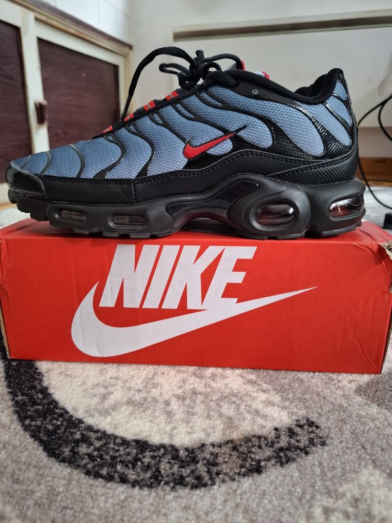 Продавам обувки Nike Air Max Plus TN