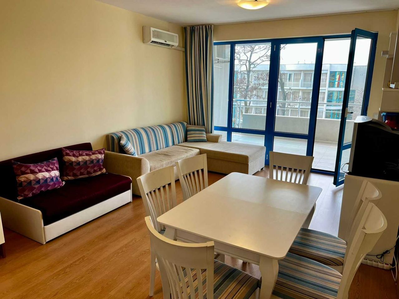 Продава се Двустаен апартамент в к.к. Слънчев бряг - 72 кв.м за 1209 €/кв.м - Снимка #1