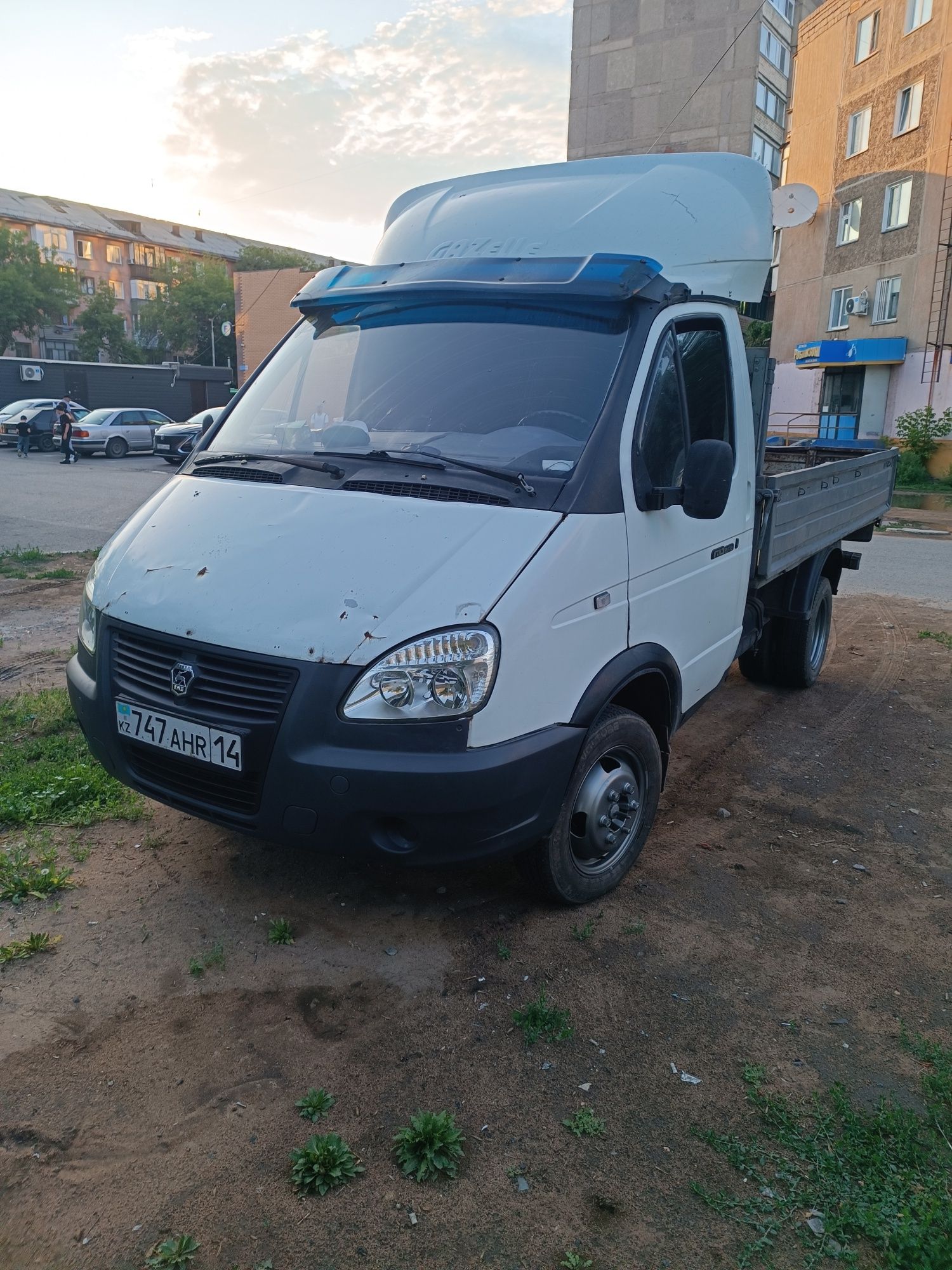 Продам газель бортовую