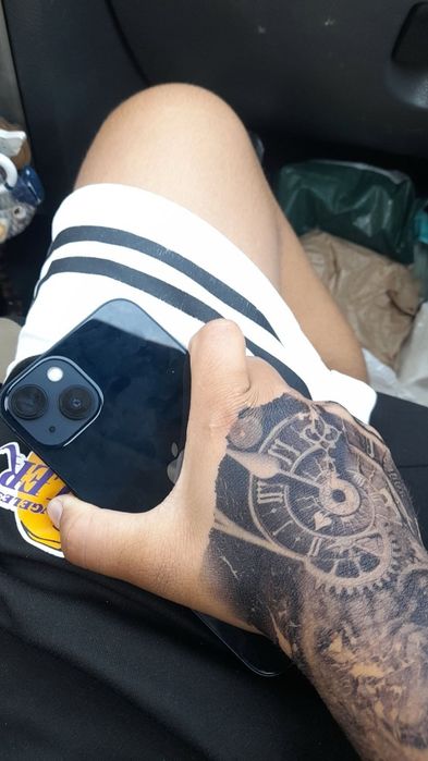 Vând iphone 13 în perfecta stare