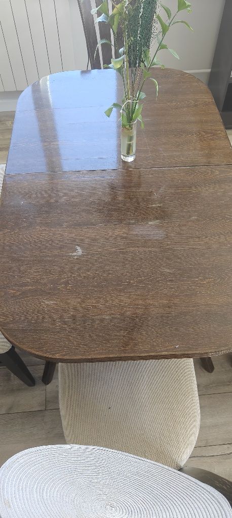 Дървена маса с 6 дървени стола