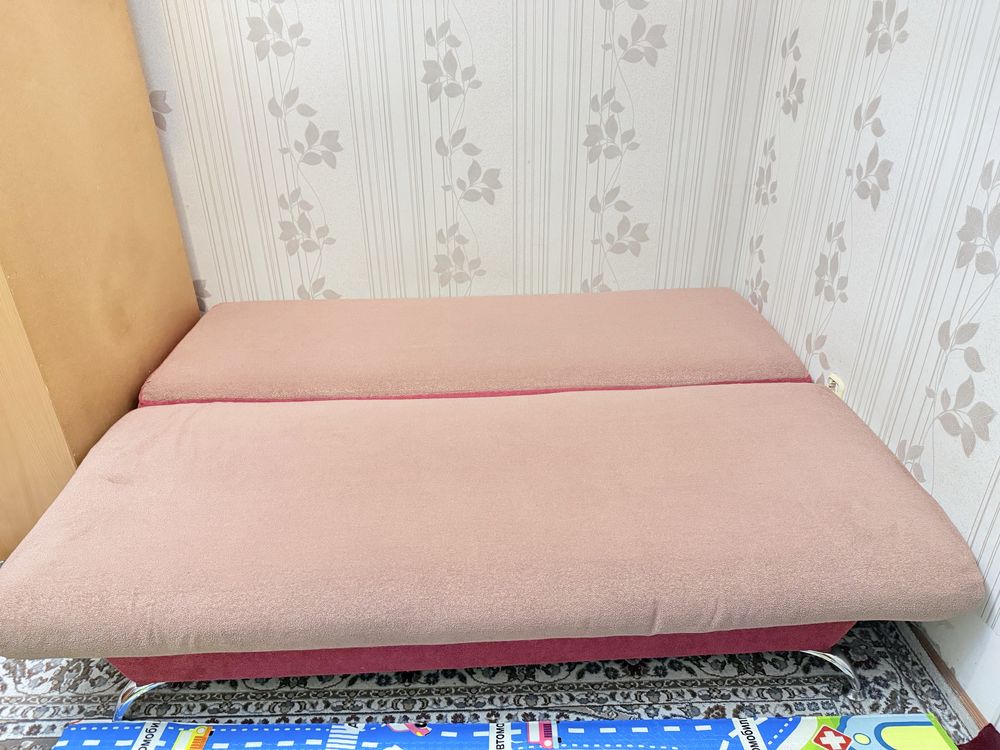 Диван продается, Без пятен, без повреждений, чистый