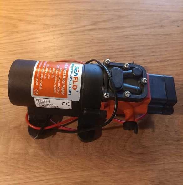 12V Водна помпа 4.3 L/min, 2.4 bar – самозасмукваща, автоматична