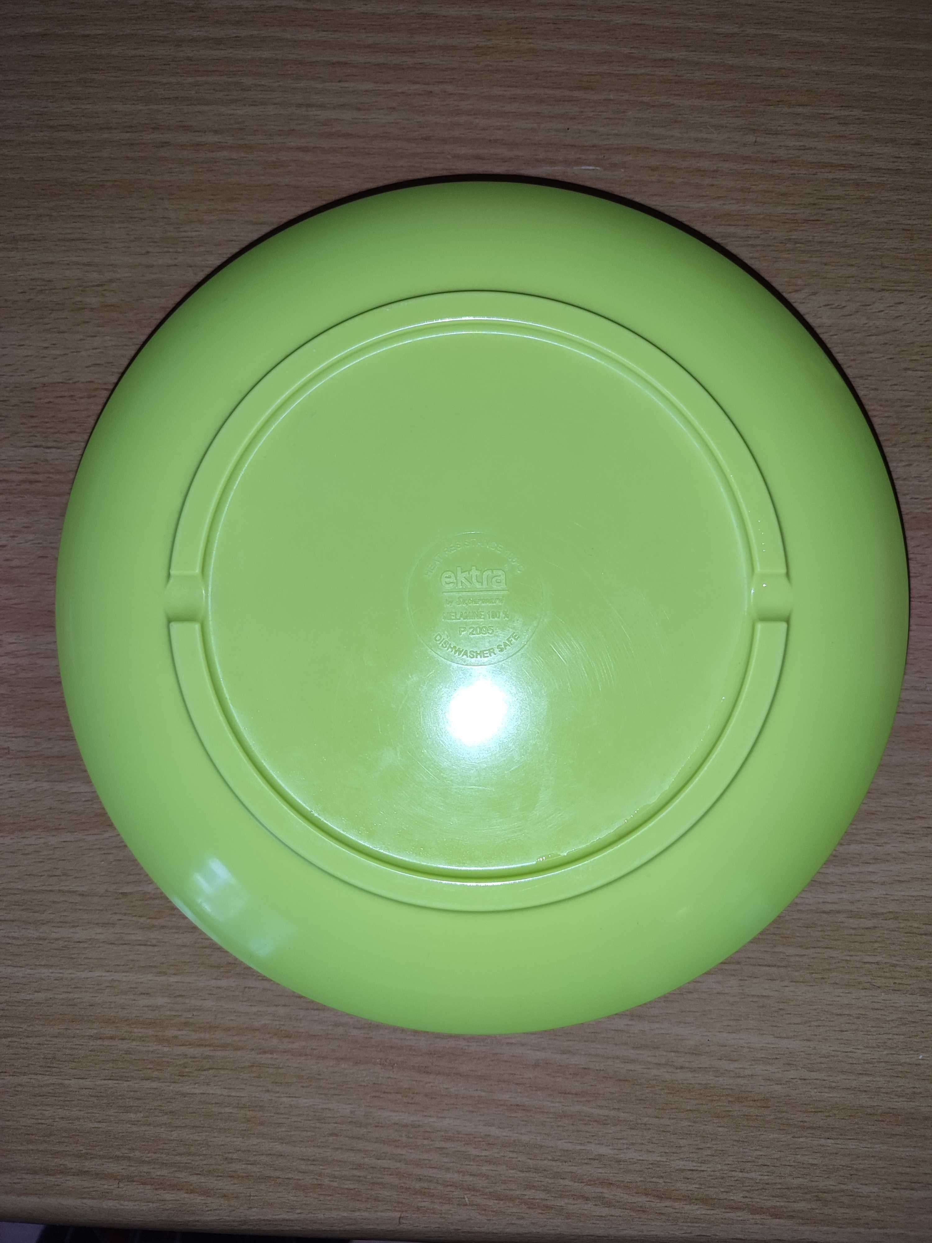 Набор из пластиковых тарелок Ektra, салатовый цвет, 4+2 штуки
