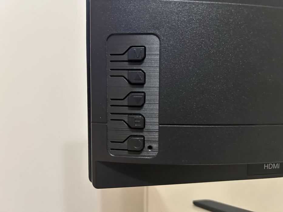 Продаю монитор ARG M24Y1F2526 в хорошом состояние