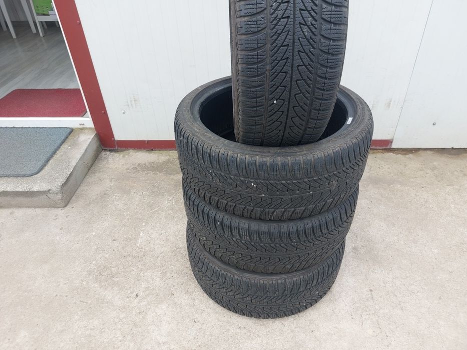 125 lei bucata! Set anvelope M+S/IARNA 225 40 18 Goodyear