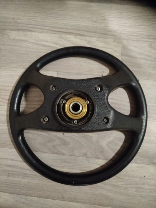 Продам руль на ниву