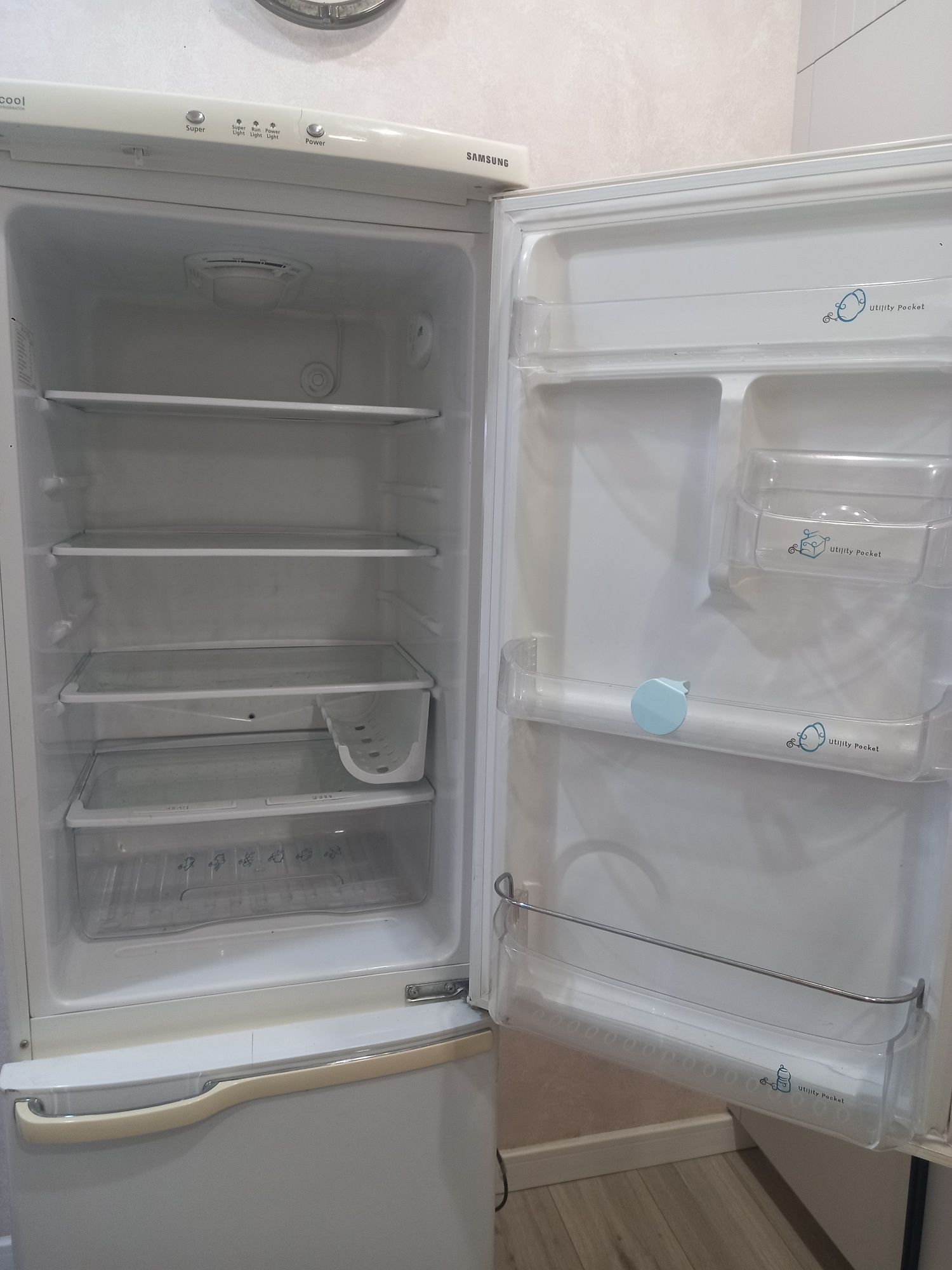 Продам холодильник